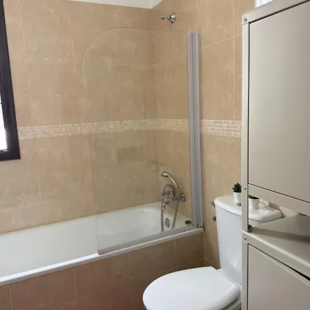 Estudio Familiar Con Bano Compartido Sevilla Deluxe Rosales *