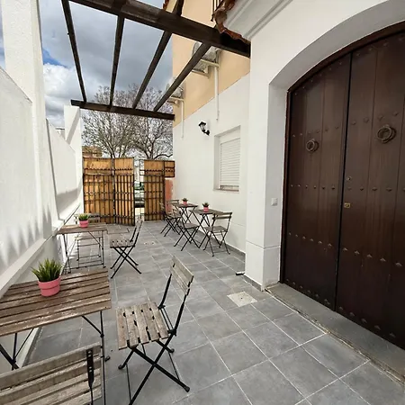 Estudio Familiar Con Bano Compartido Sevilla Deluxe Rosales *